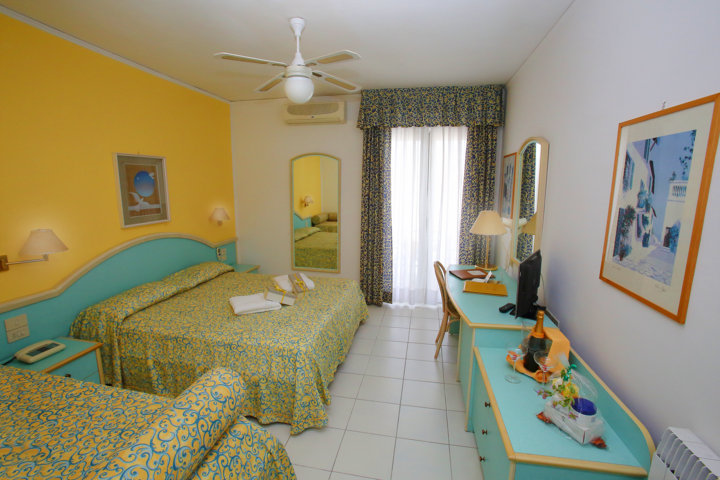 Immagine 1 della camera CAMERA COMFORT VISTA MARE LATERALE
